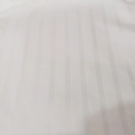 CUBRESOMMIER BLANCO DE MICROFIBRA CON TABLAS 1,40m x 1,90m