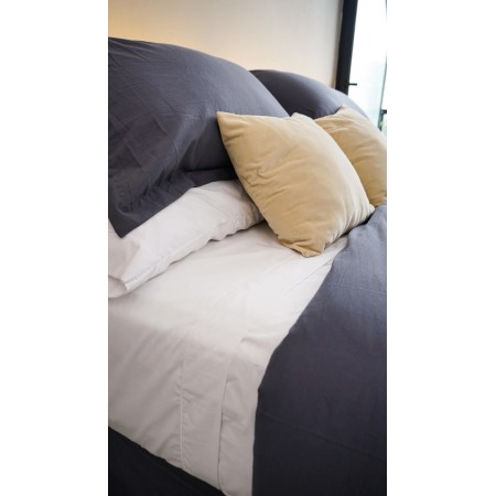 JUEGO DE SÁBANAS HELSINKI YKSI DE PERCAL 200 HILOS - MODELO TWIN - CORDÓN GRIS